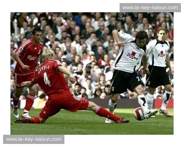 红蓝与黄黑的激情碰撞：安菲尔德的传奇与伊杜纳信号公园的狂想